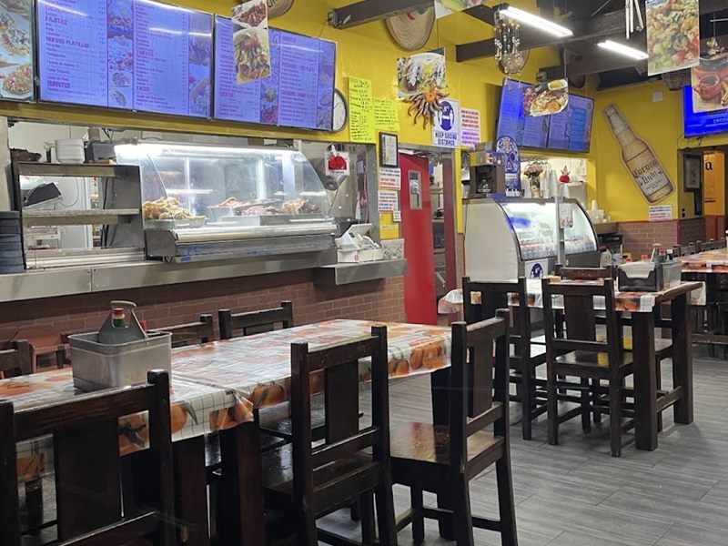 Carnitas y Mariscos Las Morelianas interior