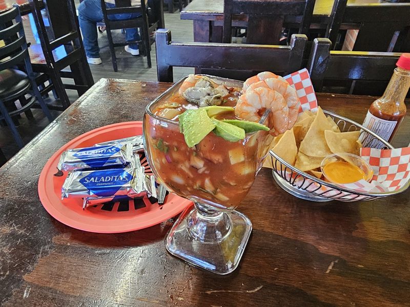 Carnitas y Mariscos Las Morelianas food
